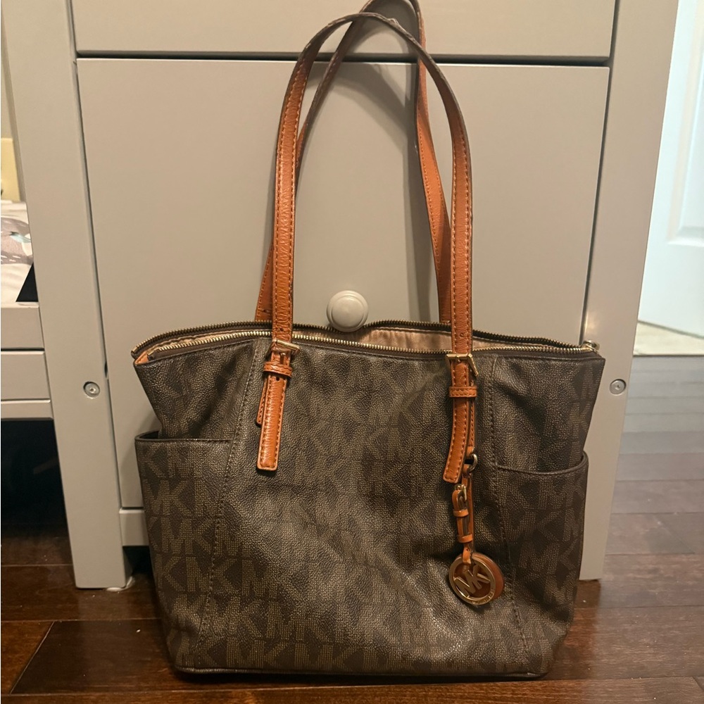 Authentic Michael Kors Jet Set Logo Zip Tote Brown